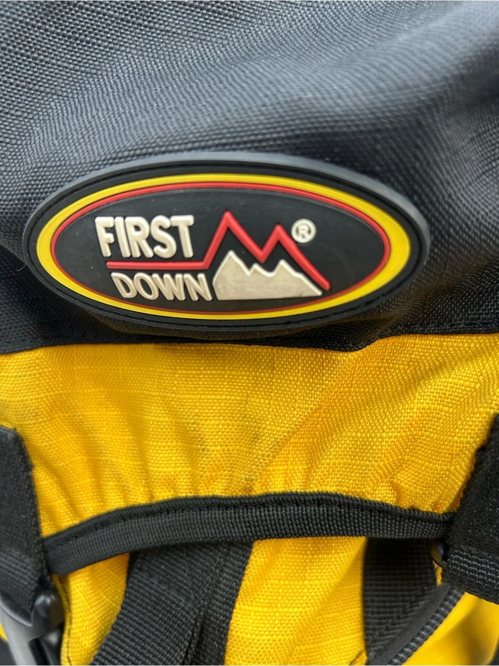 First down Men’s Yellow & Black Hiking Backpack Sz 18”x12”x8”